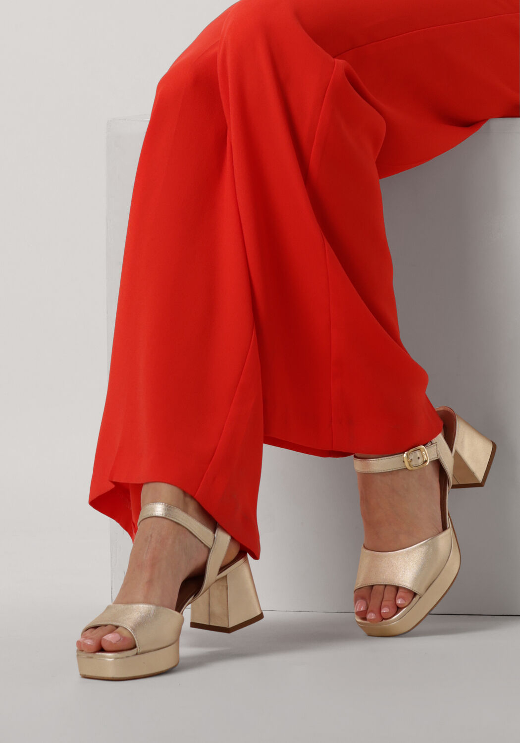 Gouden outlet pumps zara