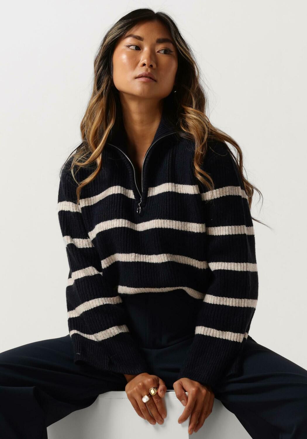 donkerblauwe neo noir trui nevena stripe knit blouse