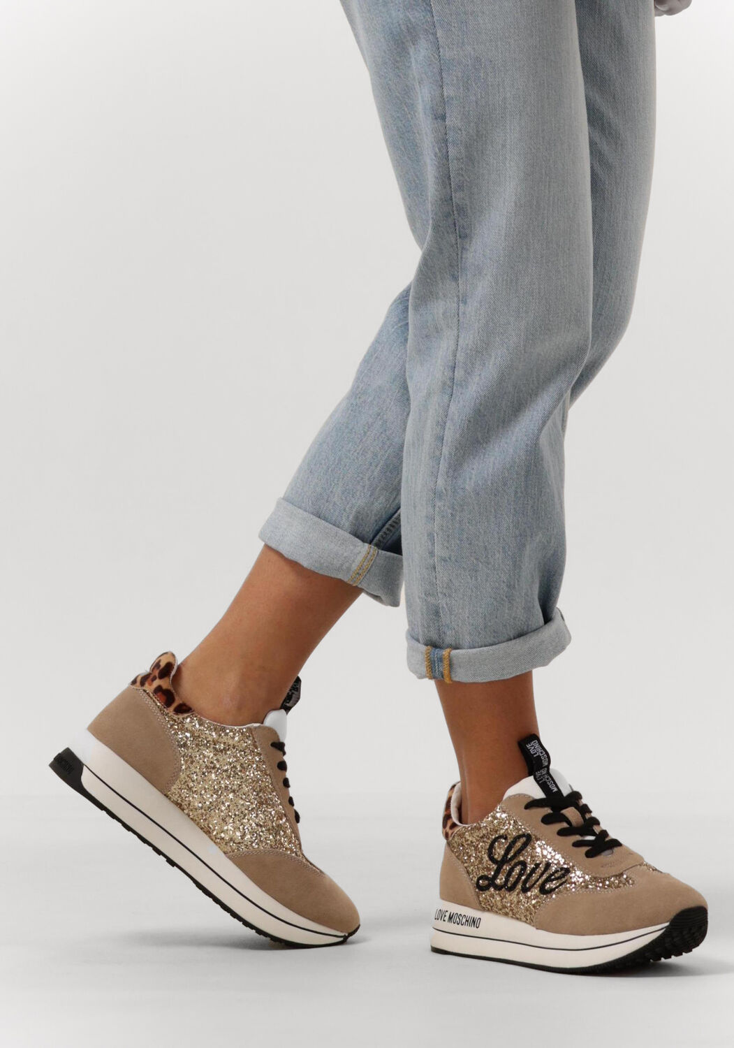 Gouden LOVE MOSCHINO Lage sneakers JA15384 | Omoda