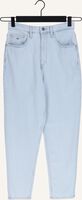 Lichtblauwe TOMMY JEANS Mom jeans MOM JEAN UHR TPRD BF6113 Lichtblauwe TOMMY JEANS Mom jeans MOM JEAN UHR TPRD BF6113 - medium