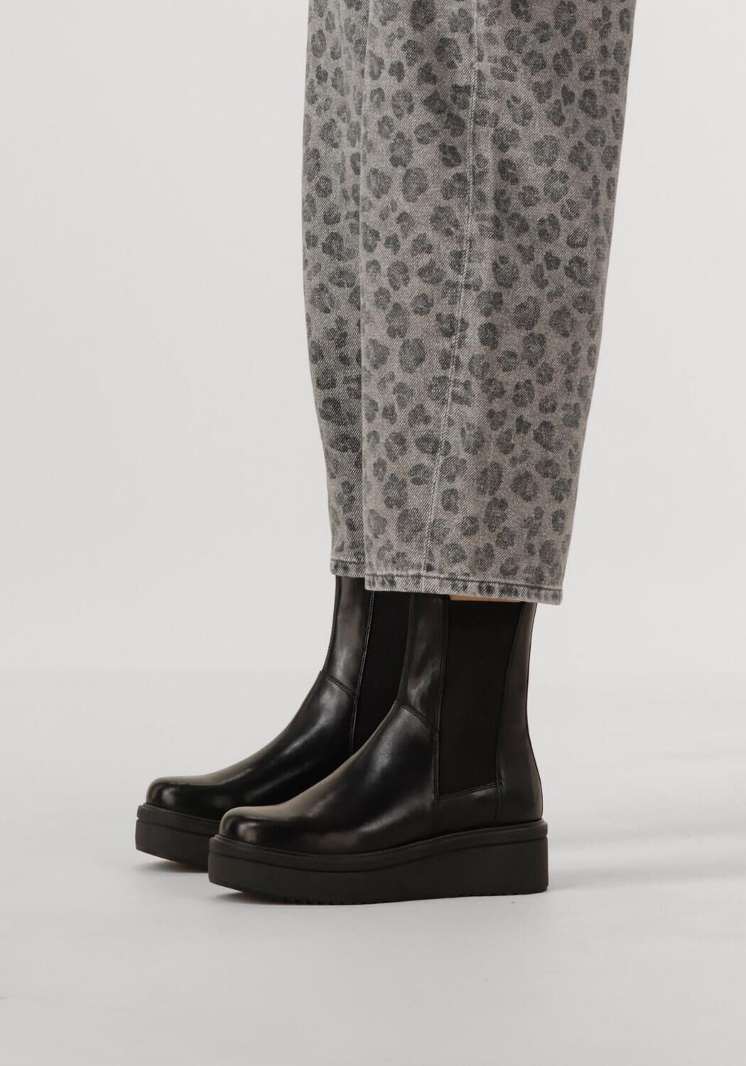 Zwarte VAGABOND SHOEMAKERS Chelsea boots TARA - large