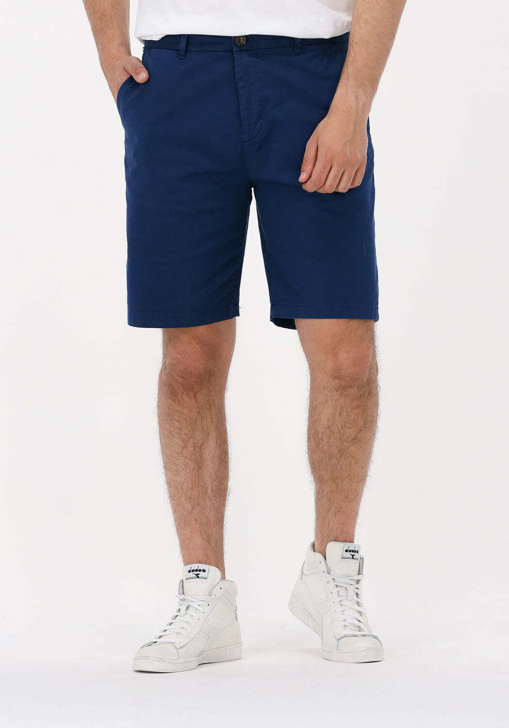 Donkerblauwe SCOTCH \u0026 SODA Korte broek STUART GARMENT-DYED PIMA  COTTON-BLEND SHORT | Omoda