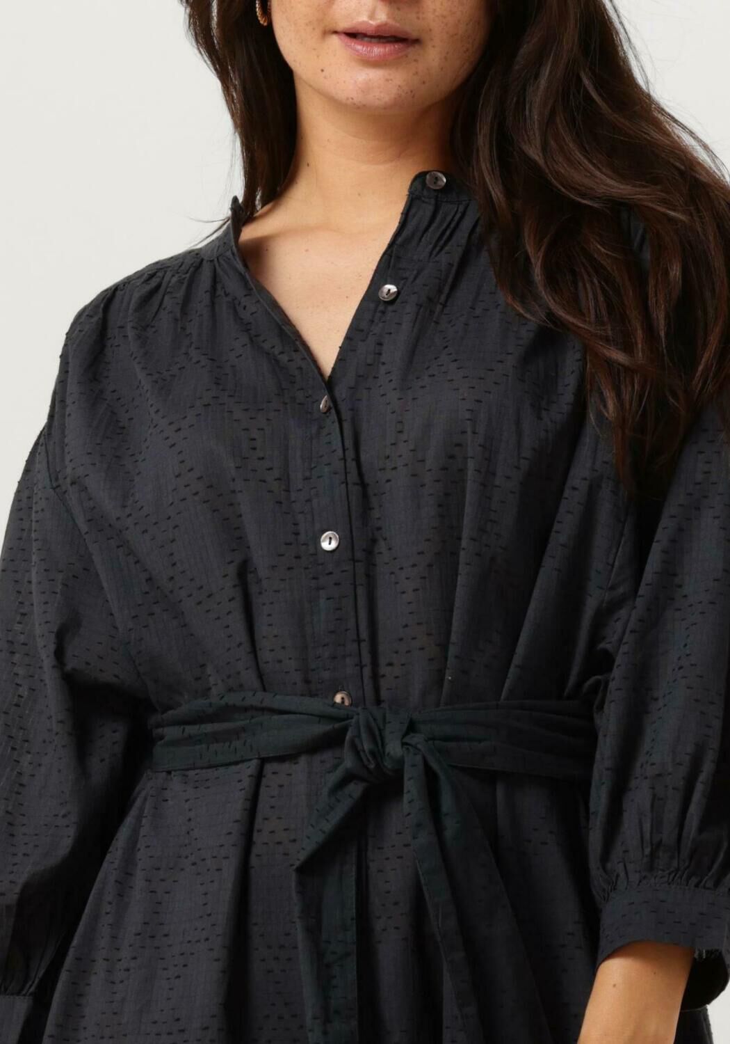 donkerblauwe by bar midi jurk lucy structure dress