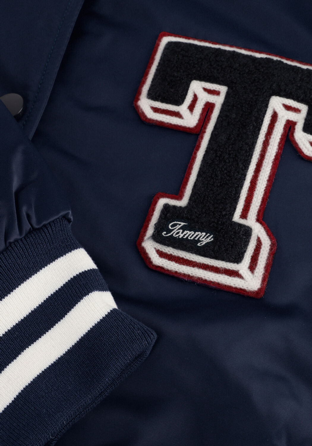 Blauwe TOMMY JEANS Jack TJW LETTERMAN SATIN - large