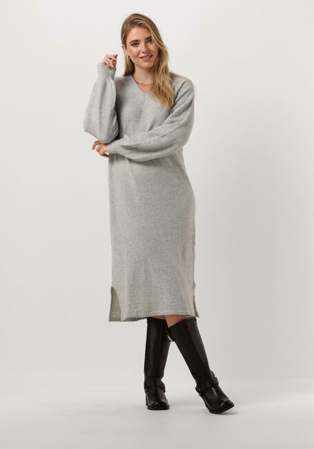 Grijze MINUS Midi jurk LILIANNE V-NECK MIDI KNIT DRESS - large