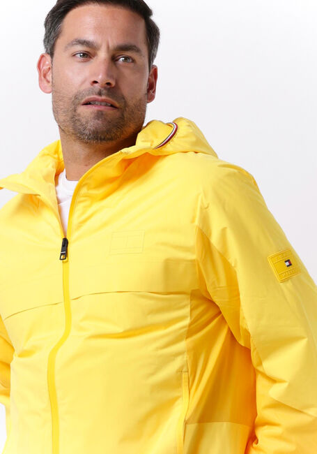 Gele TOMMY HILFIGER Jack TECH HOODED JACKET - large