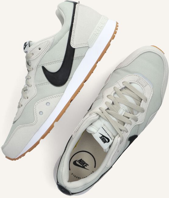 Beige NIKE Lage sneakers VENTURE RUNNER Beige NIKE Lage sneakers VENTURE RUNNER - large