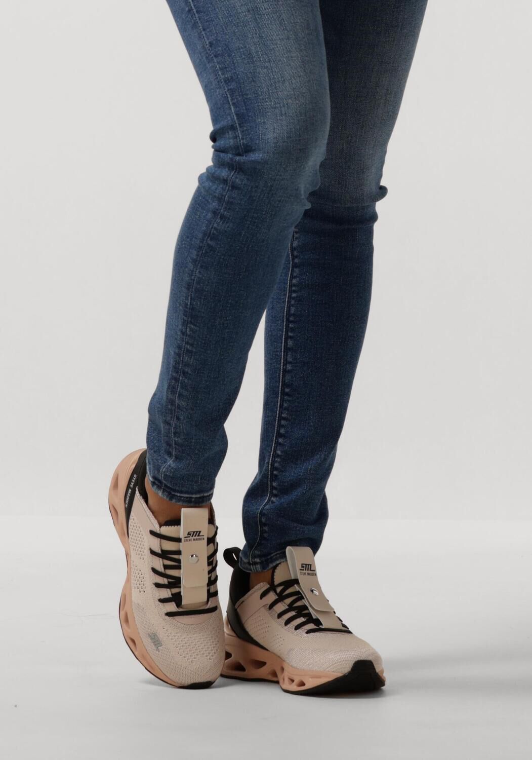 Goede schoenen tegen pijnlijke voeten Omoda