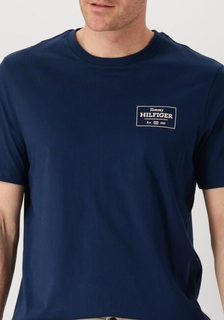 Blauwe TOMMY HILFIGER T-shirt MONOTYPE PRINTED LABEL TEE - large