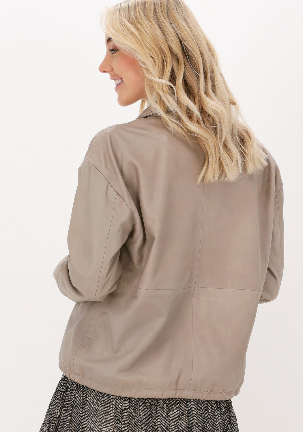 taupe goosecraft leren jas rosa blouse