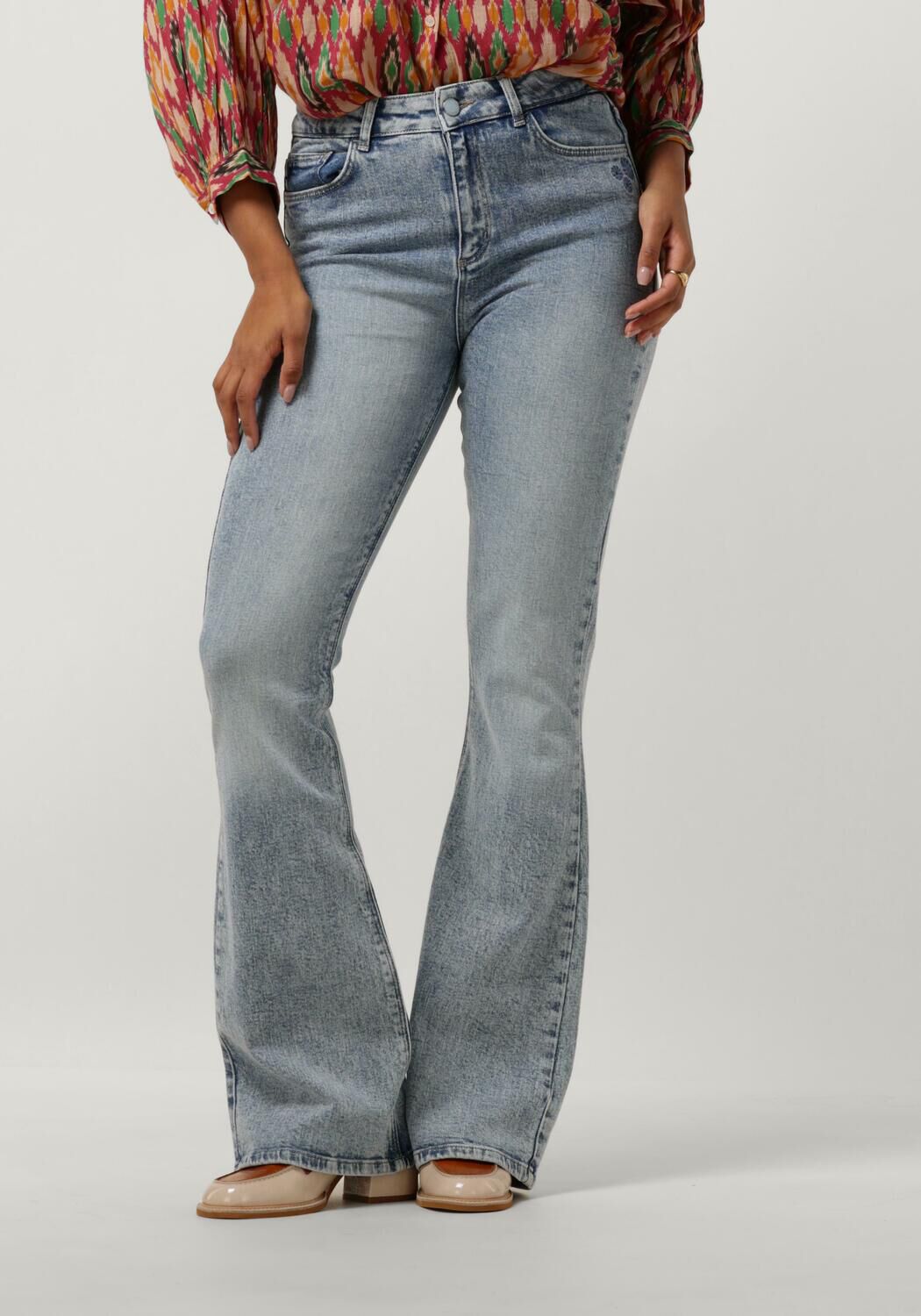 Fabienne Chapot flared jeans Eva light blue denim