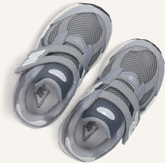 Grijze NEW BALANCE Lage sneakers IV2002 Grijze NEW BALANCE Lage sneakers IV2002 - large