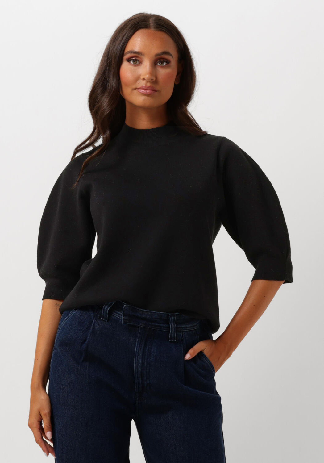 KNIT-TED Dames Tops & T-shirts Yara Zwart