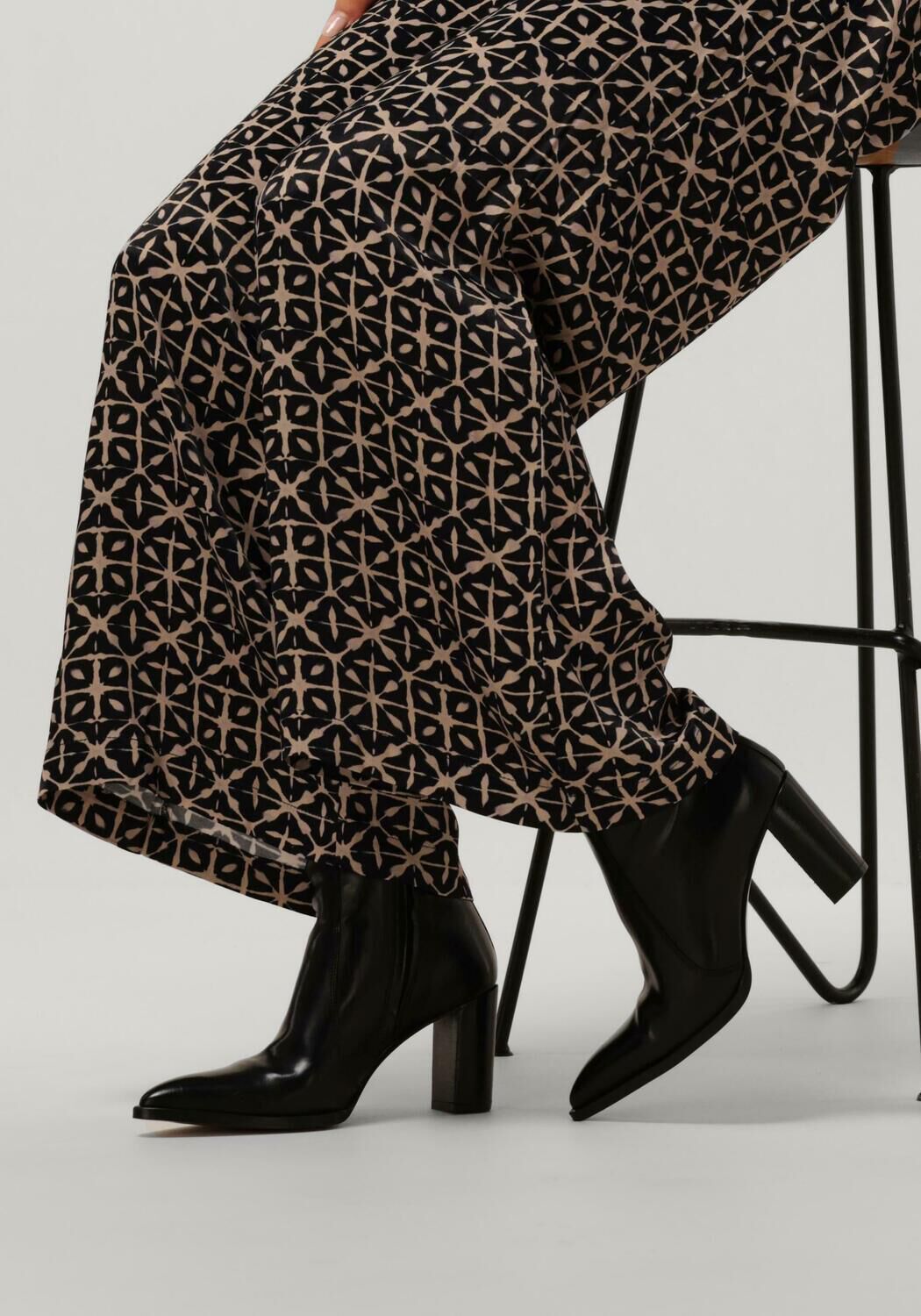 Zwarte FRED DE LA BRETONIERE Enkellaarsjes PAIGE ANKLE BOOT - large