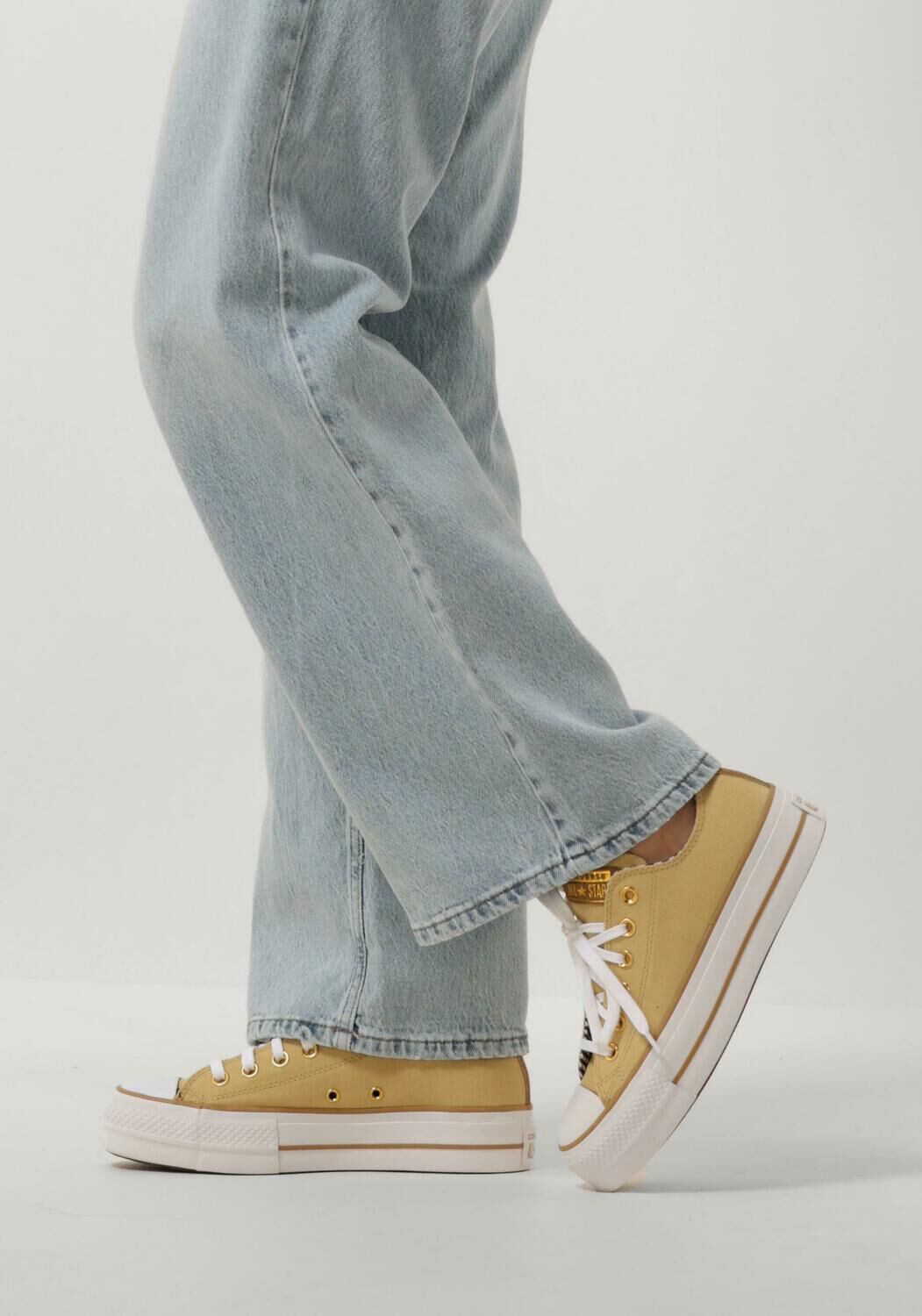 Gele CONVERSE Lage sneakers CHUCK TAYLOR ALL STAR LOW - large