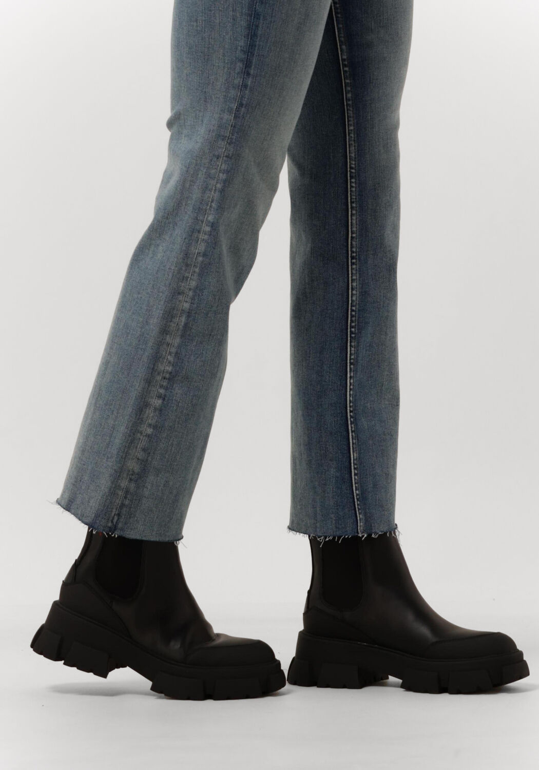 Steve madden chelsea hotsell boots