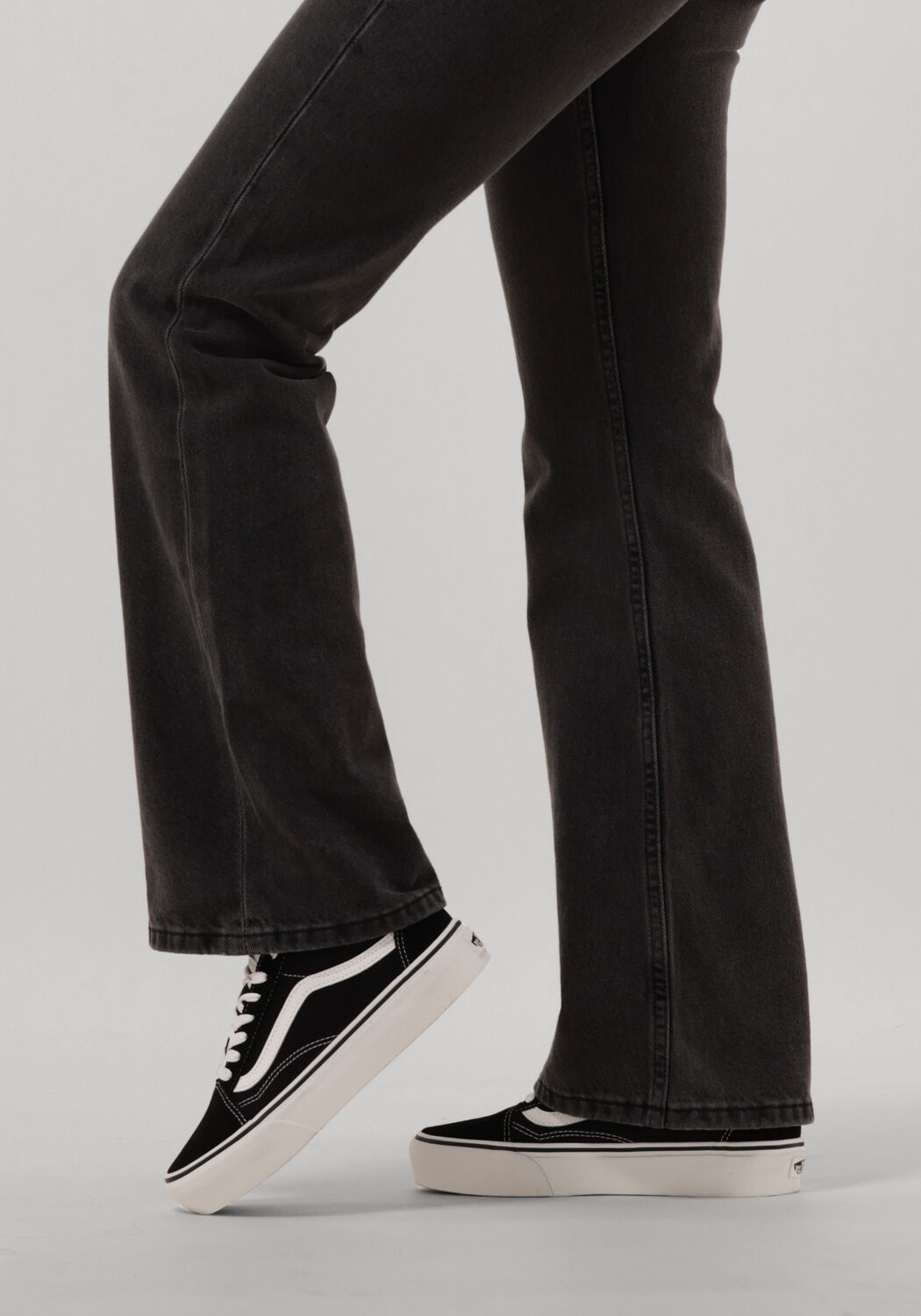 Zwarte VANS UA OLD SKOOL PLATFORM Lage sneaker | Omoda
