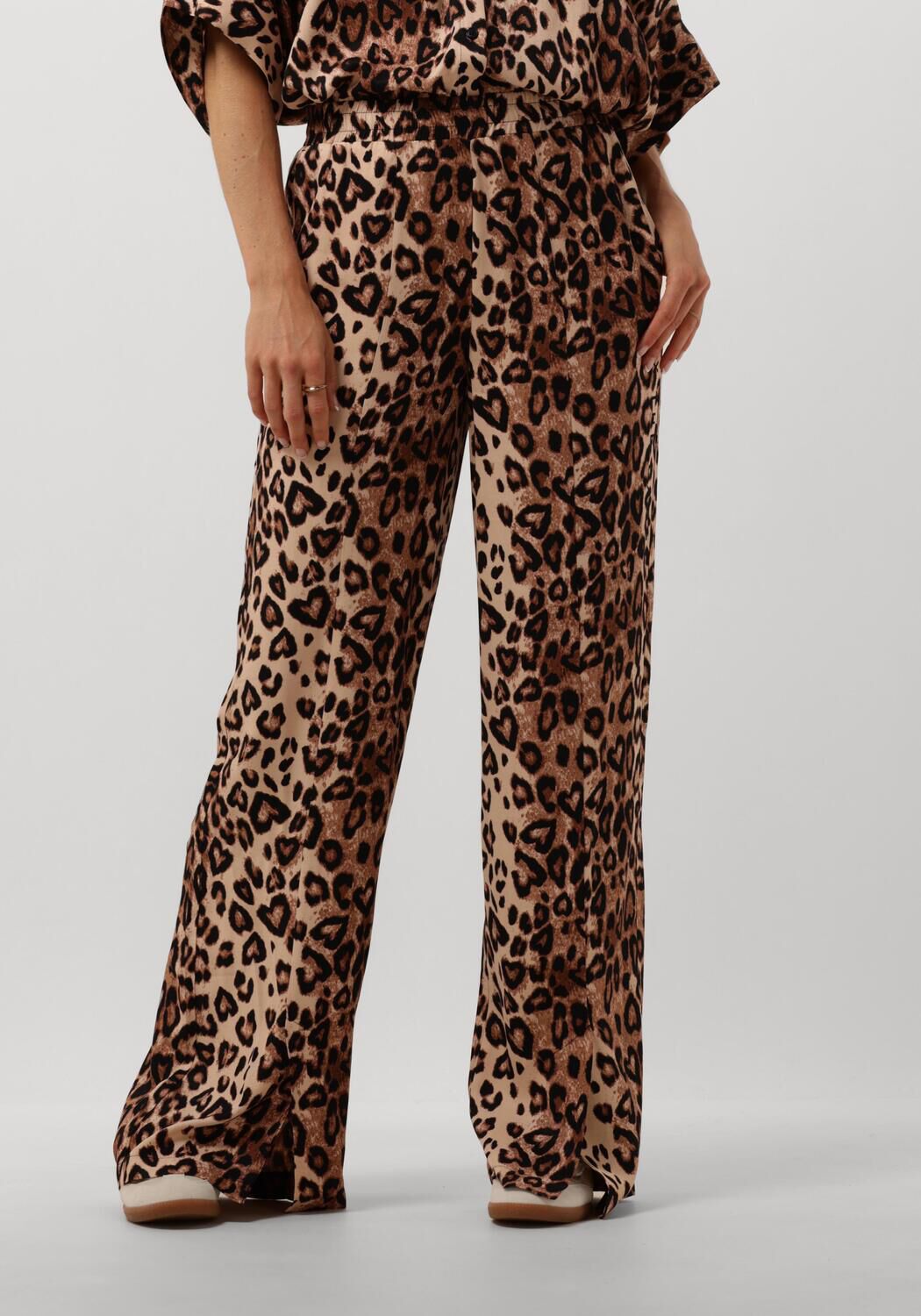 ALIX THE LABEL Dames Broeken Ladies Woven Twill Leopard Pants Bruin