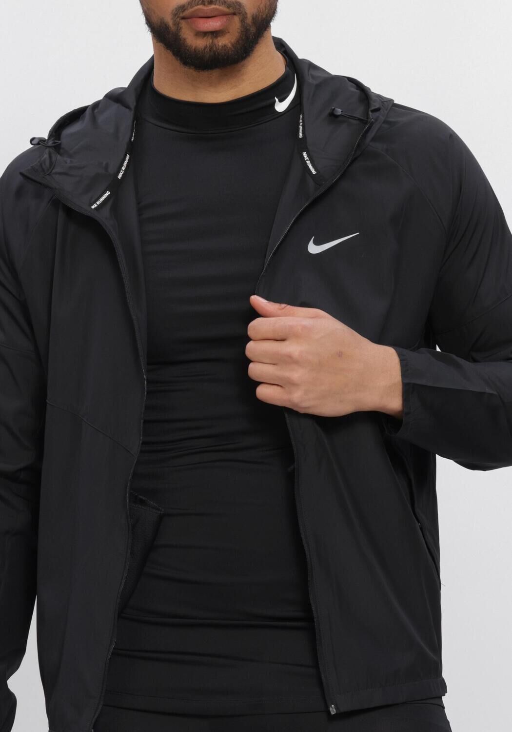 Zwarte NIKE T-shirt NIKE MILLER - large