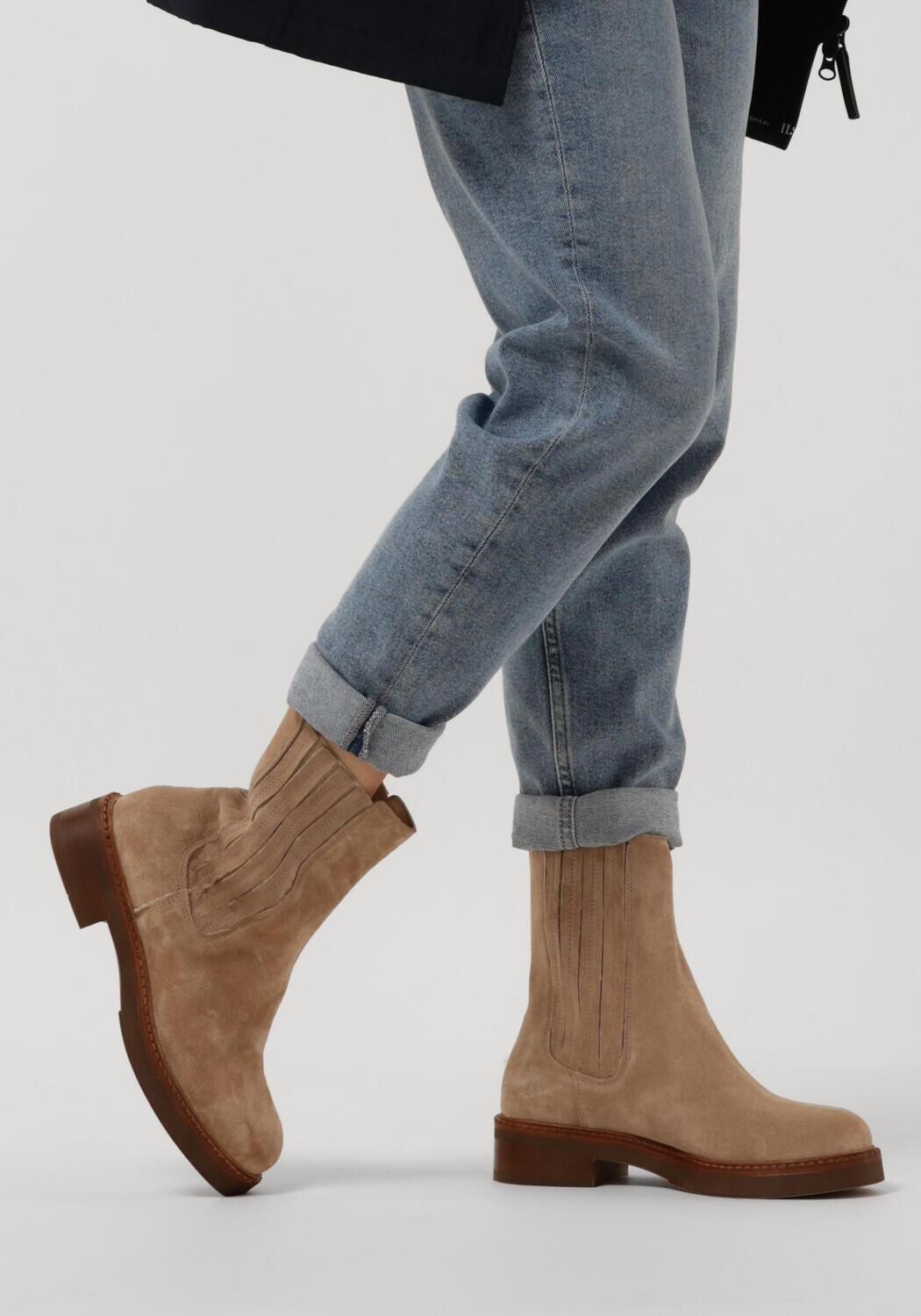 cognac via vai chelsea boots bellamy