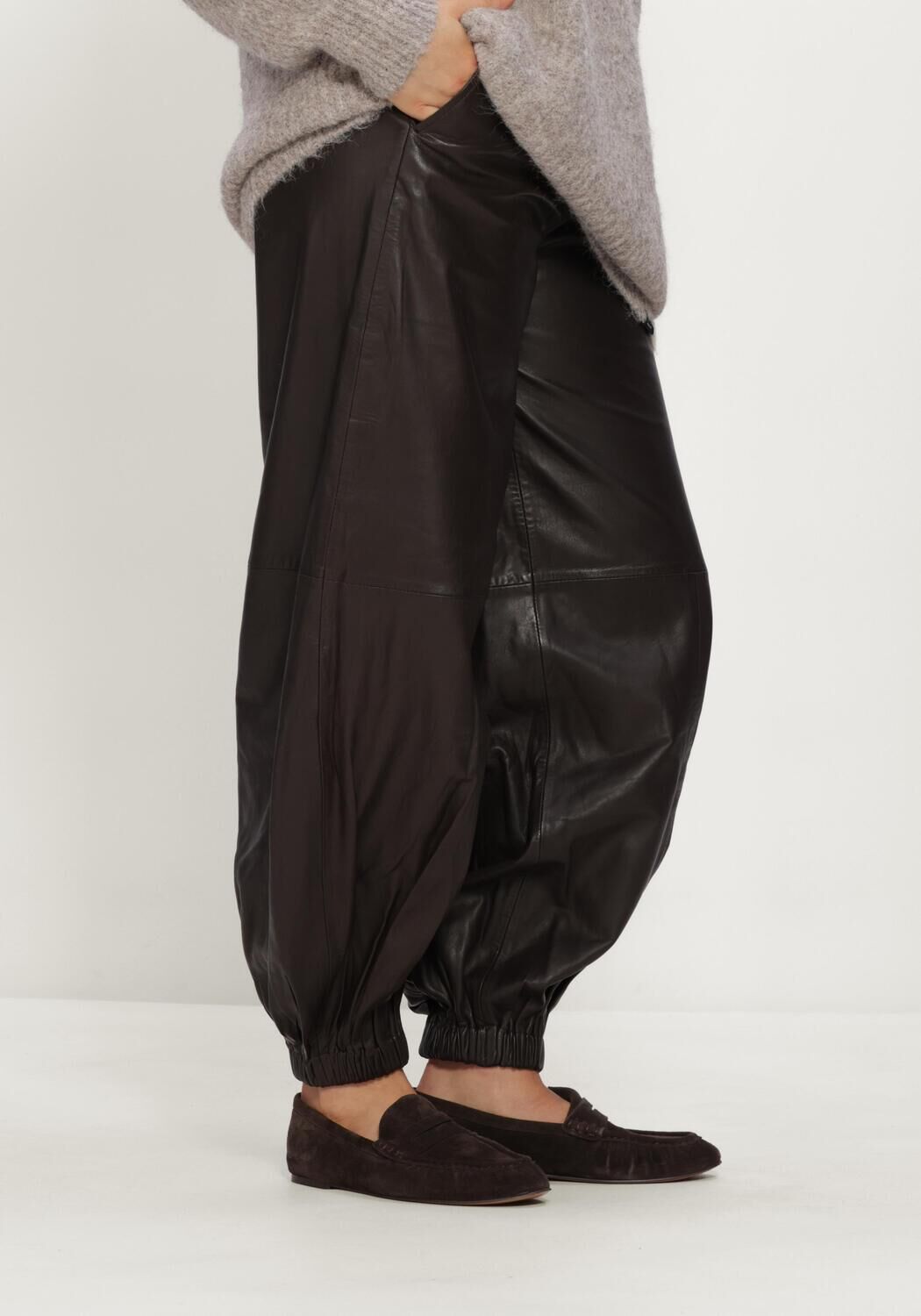 Bruine HAUTE L'AMITI&Eacute; Wijde broek JASMIN LEATHER HAREM PANT - large