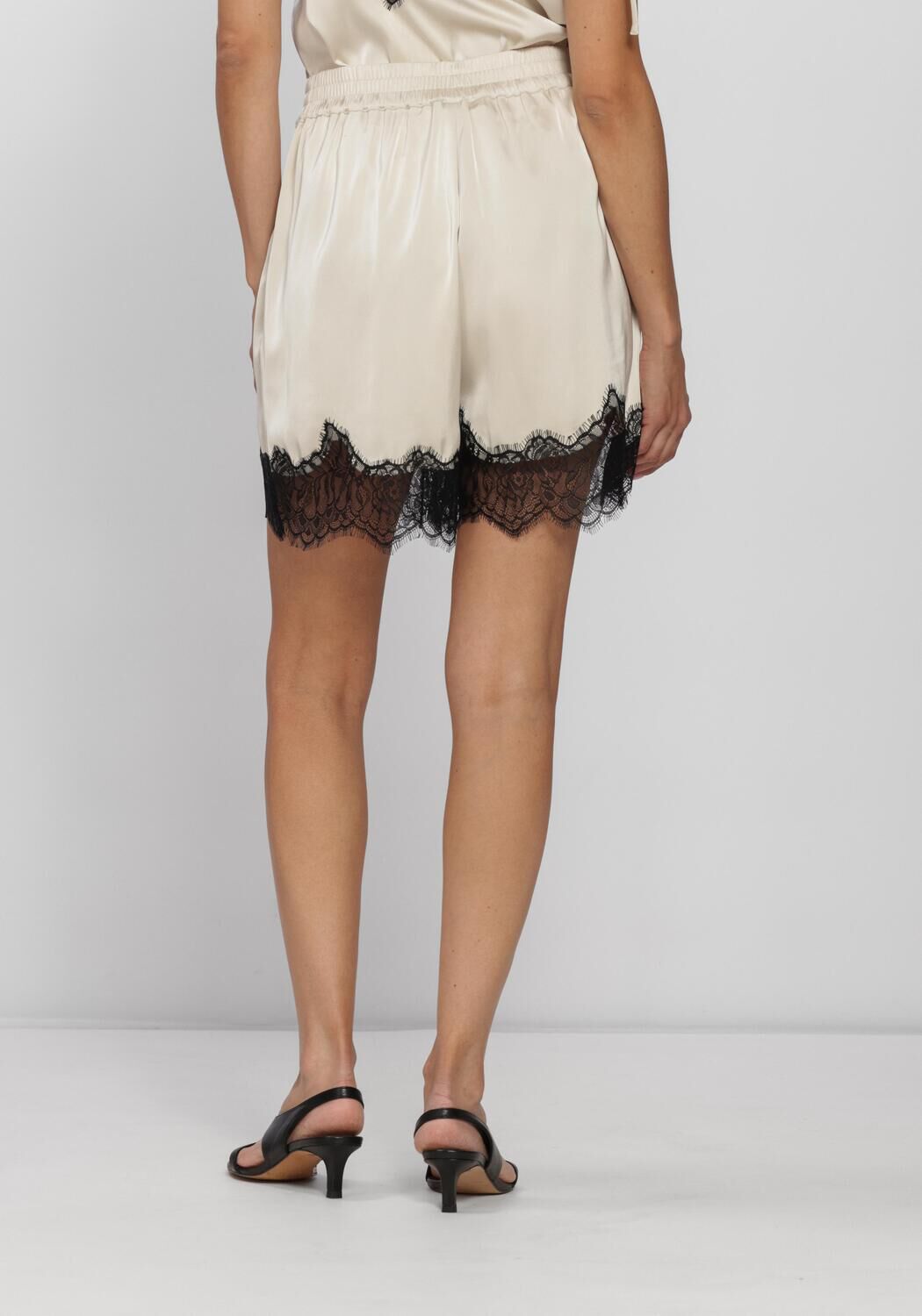 Beige GESTUZ Broeken GZLALOU HW SHORTS - large
