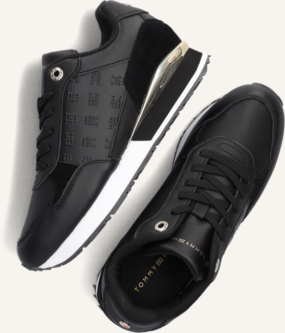 Zwarte TOMMY HILFIGER Lage sneakers METALLIC MONOGRAM EMBOSS SNEAKER Zwarte TOMMY HILFIGER Lage sneakers METALLIC MONOGRAM EMBOSS SNEAKER - large