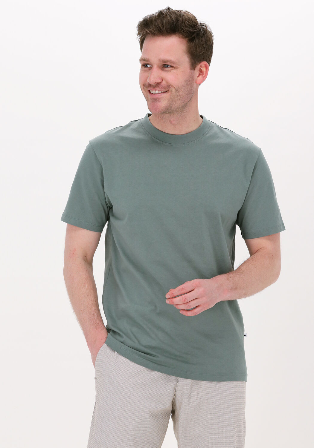 Minimum t shirt outlet