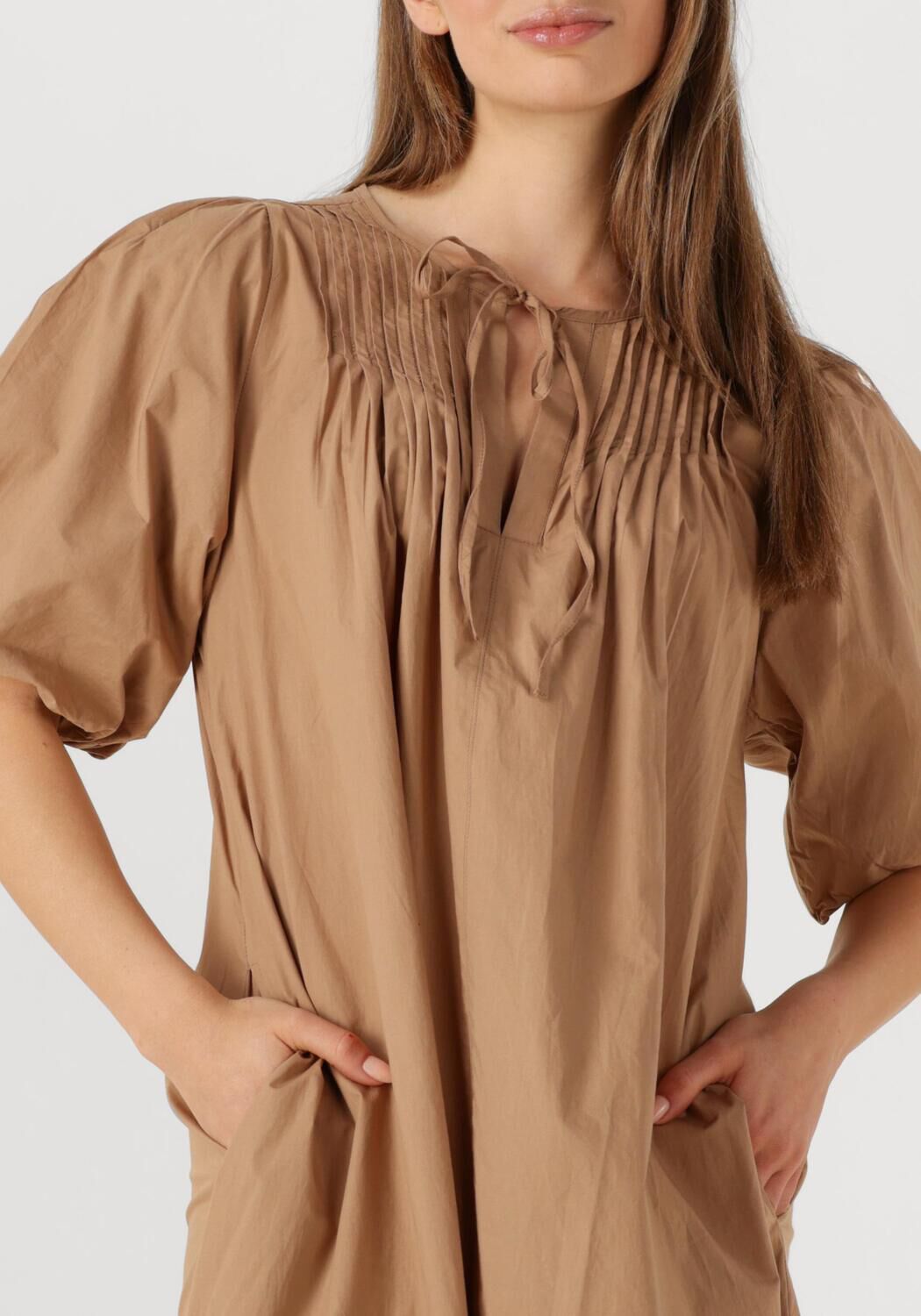 RUBY TUESDAY Dames Jurken Ibae Beige
