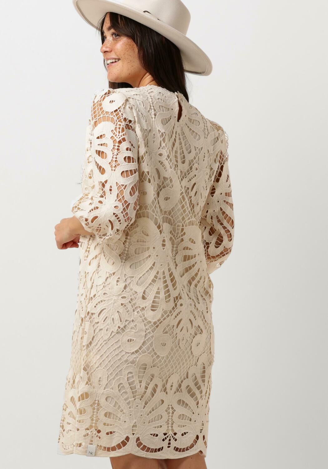 NUKUS Dames Jurken Bente Dress Broderie Gebroken Wit