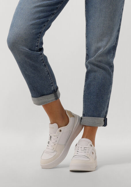 Witte TOMMY HILFIGER Lage sneakers ESSENTIAL BASKET - large