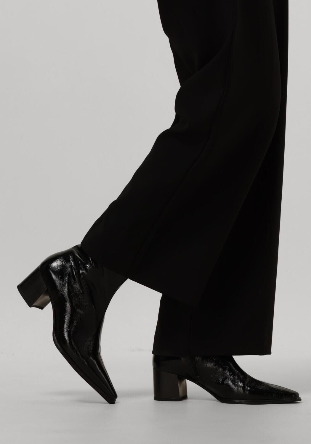 Zwarte VAGABOND SHOEMAKERS Enkellaarsjes GISELLE - large