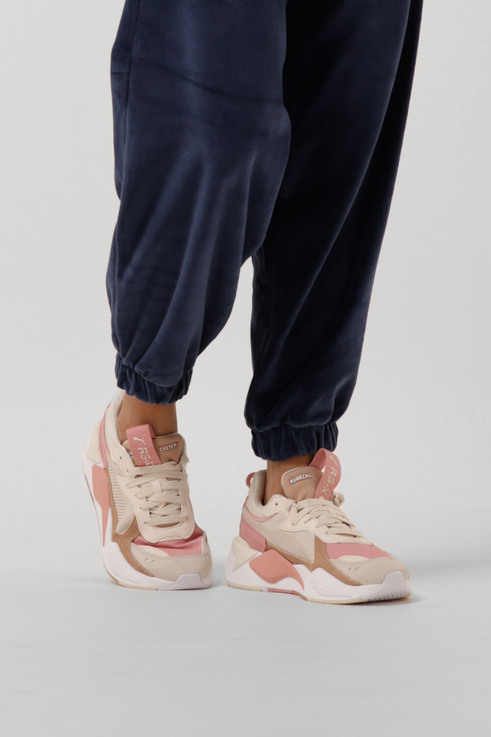 Puma carina trainers pink top