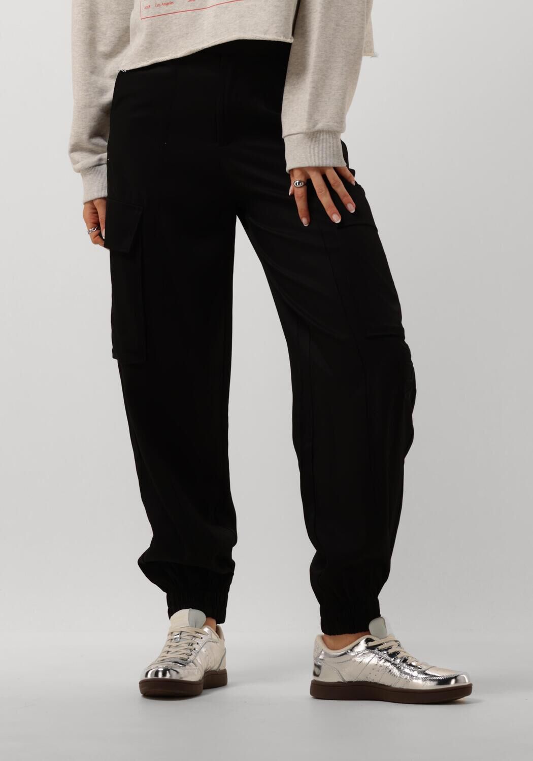 ALIX THE LABEL Dames Broeken Ladies Woven Twill Cargo Shorts Zwart