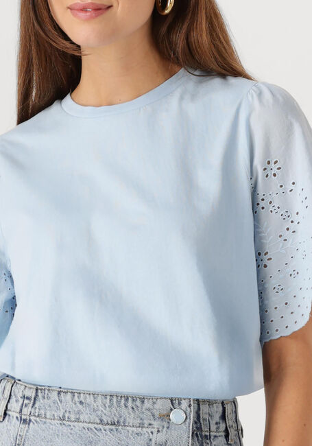 Lichtblauwe Y.A.S. T-shirt YASLEX SS TOP W. EMB SLEEVES S. NOOS - large