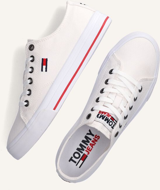 Witte TOMMY HILFIGER Lage sneakers TOMMY JEANS LOW CUT VULC Witte TOMMY HILFIGER Lage sneakers TOMMY JEANS LOW CUT VULC - large