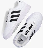 Witte ADIDAS COURTIC J Lage sneakers - medium