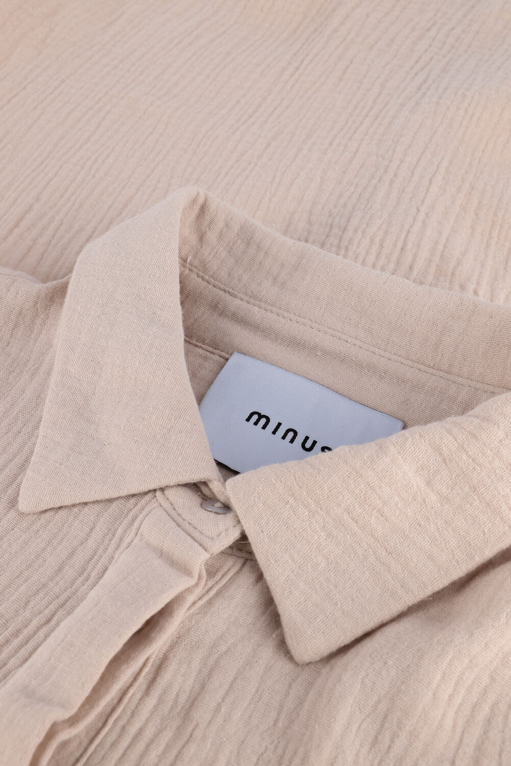 Zand MINUS Midi jurk MAVINA SHIRT DRESS - large