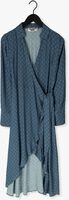 Blauwe COLOURFUL REBEL Midi jurk LEA SMALL GEO WRAP MIDI DRESS