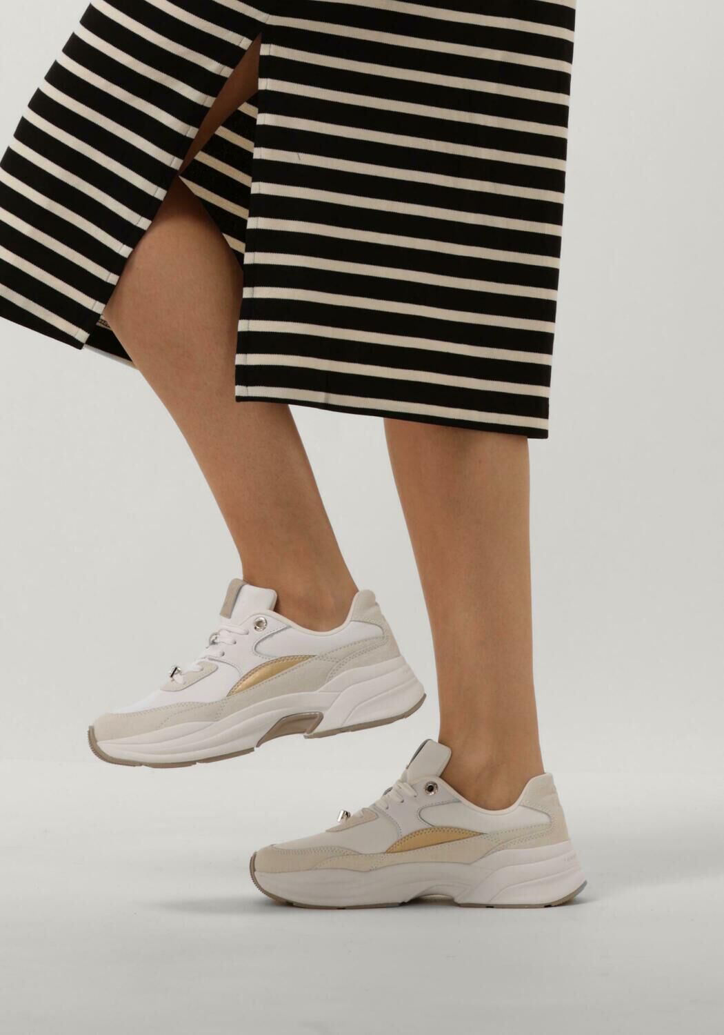 Witte TOMMY HILFIGER Lage sneakers CHUNKY FEMININE RUNNER HARDWARE - large