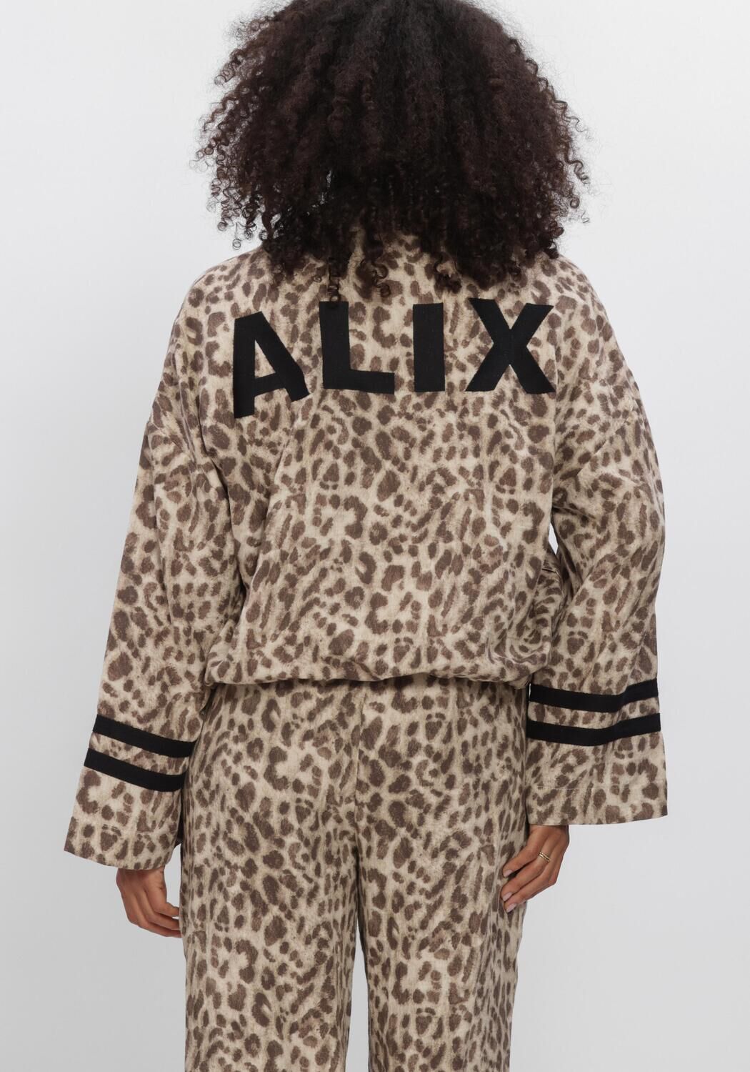 Bruine ALIX THE LABEL Jack LADIES WOVEN SPORTY ANIMAL JACKET - large