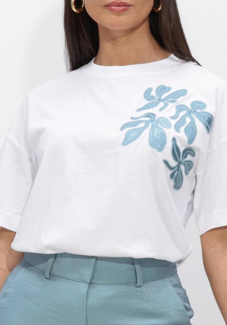 Witte JANSEN AMSTERDAM Blouses RILEY SHIRT CO 184 SHORT SLEEVE WIDE FIT SATIN EMBROIDERY FLOWER - large