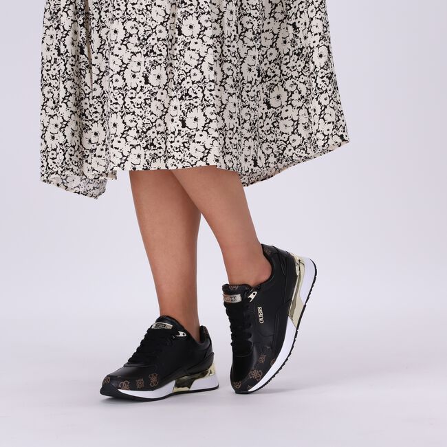 Zwarte GUESS Lage sneakers MOXEA Zwarte GUESS Lage sneakers MOXEA - large