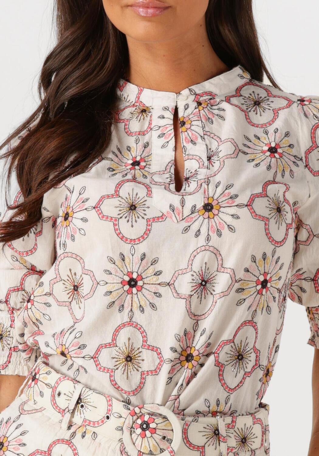 EST'SEVEN Dames Blouses Alijah Blouse Batik Beige