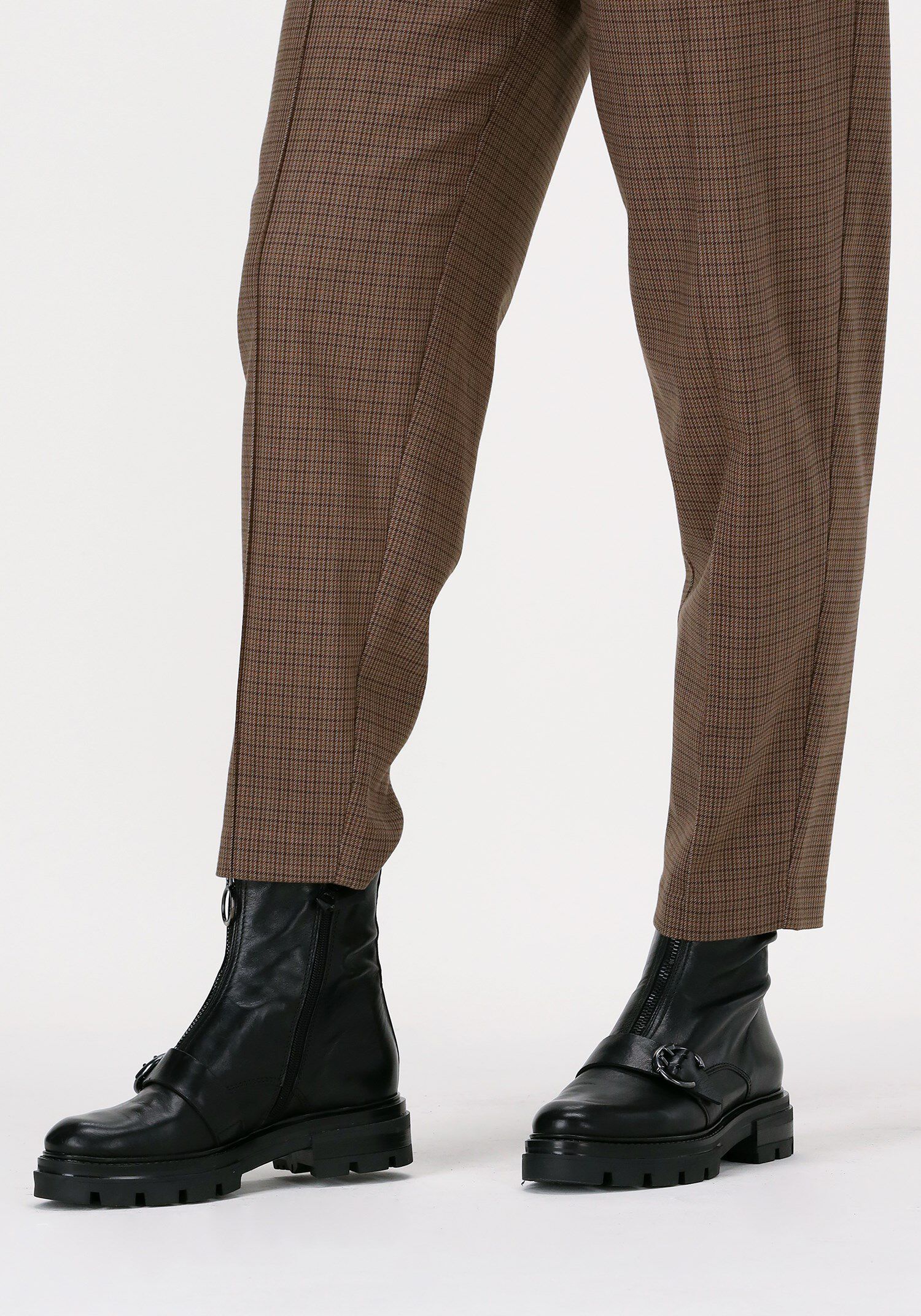 The fashion store that loves you back | Omoda