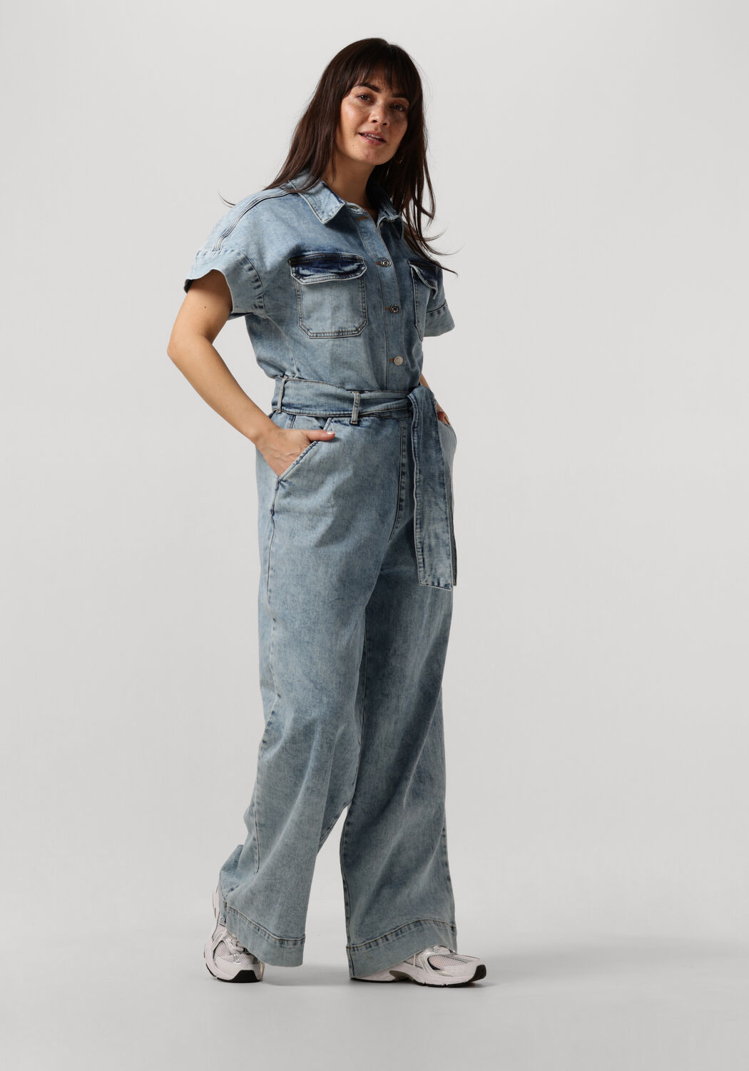 Lollys Laundry Denimblauwe Jumpsuit met Korte Mouwen en Knoopsluiting Blue Dames