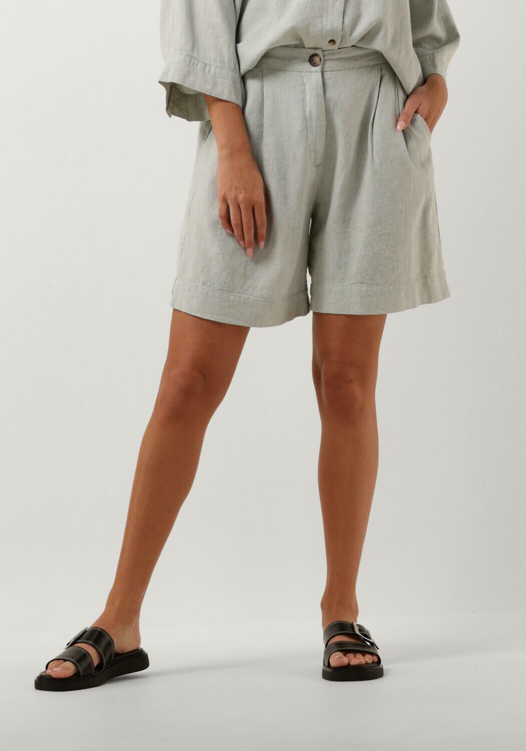 Moss copenhagen Zandkleurige shorts voor zomerse activiteiten Gray Dames