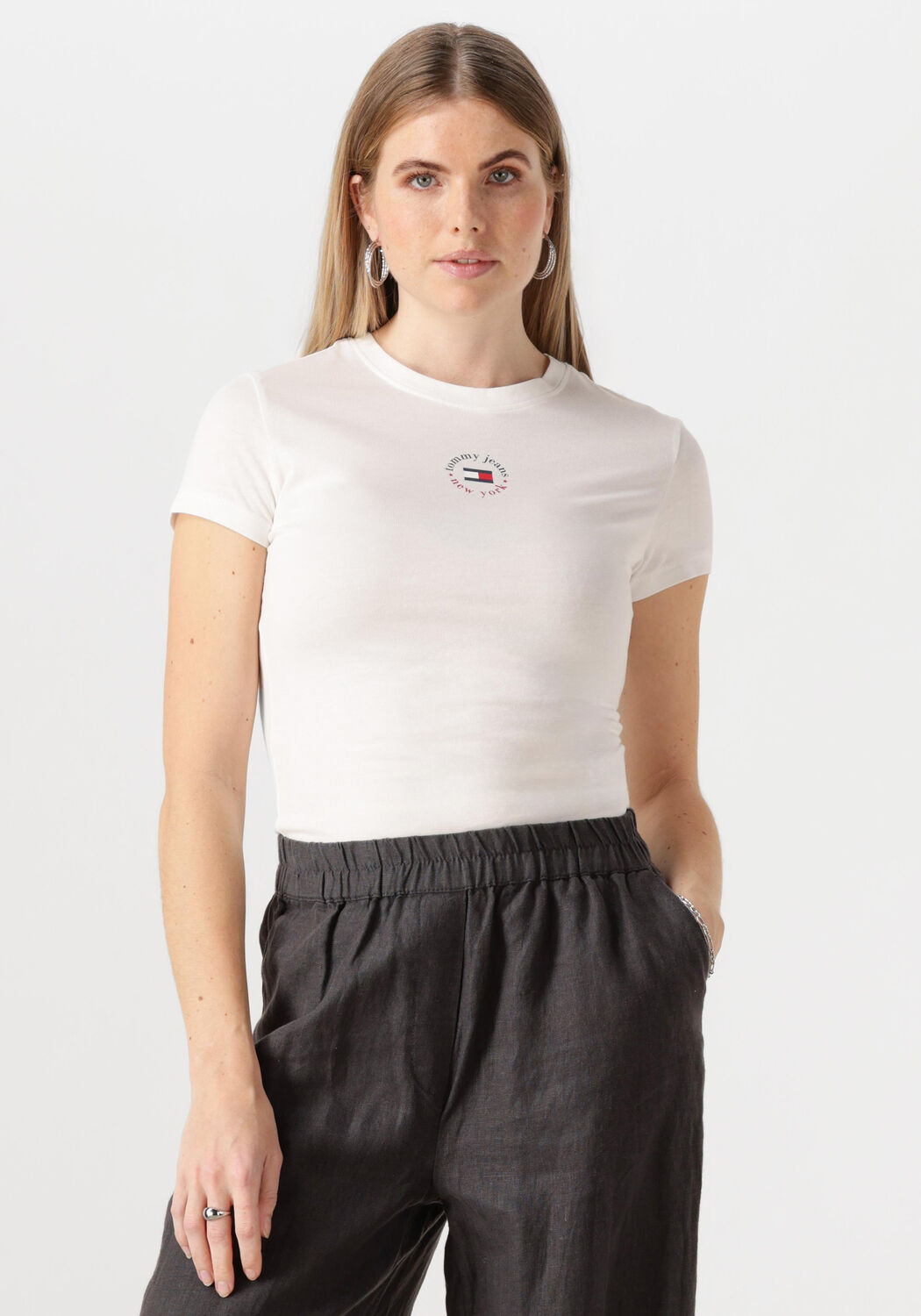 TOMMY JEANS Dames Tops & T-shirts Tjw Slim Essential Logo 2 Tee Wit