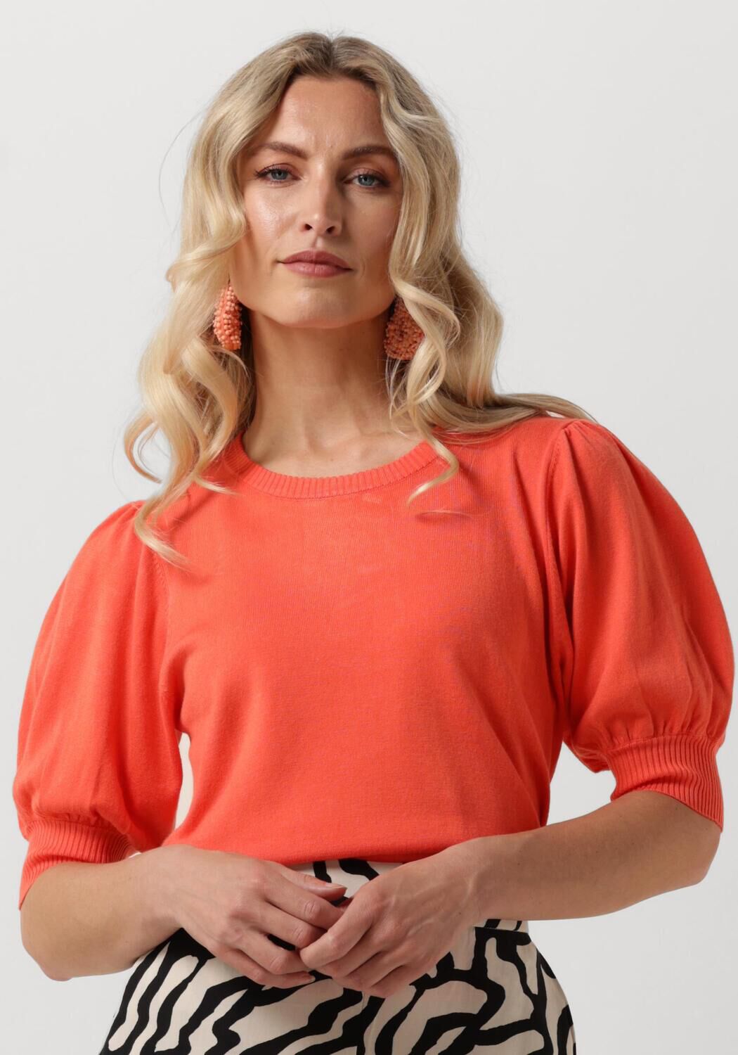 MINUS Dames Tops & T-shirts Liva Knit Tee Koraal