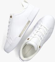 Witte TOMMY HILFIGER Lage sneakers CHIQUE COURT - medium